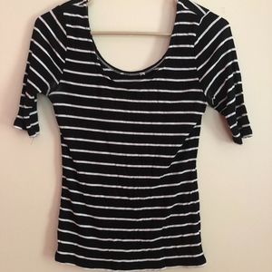 BLACK AND WHITE STRIPED TEE